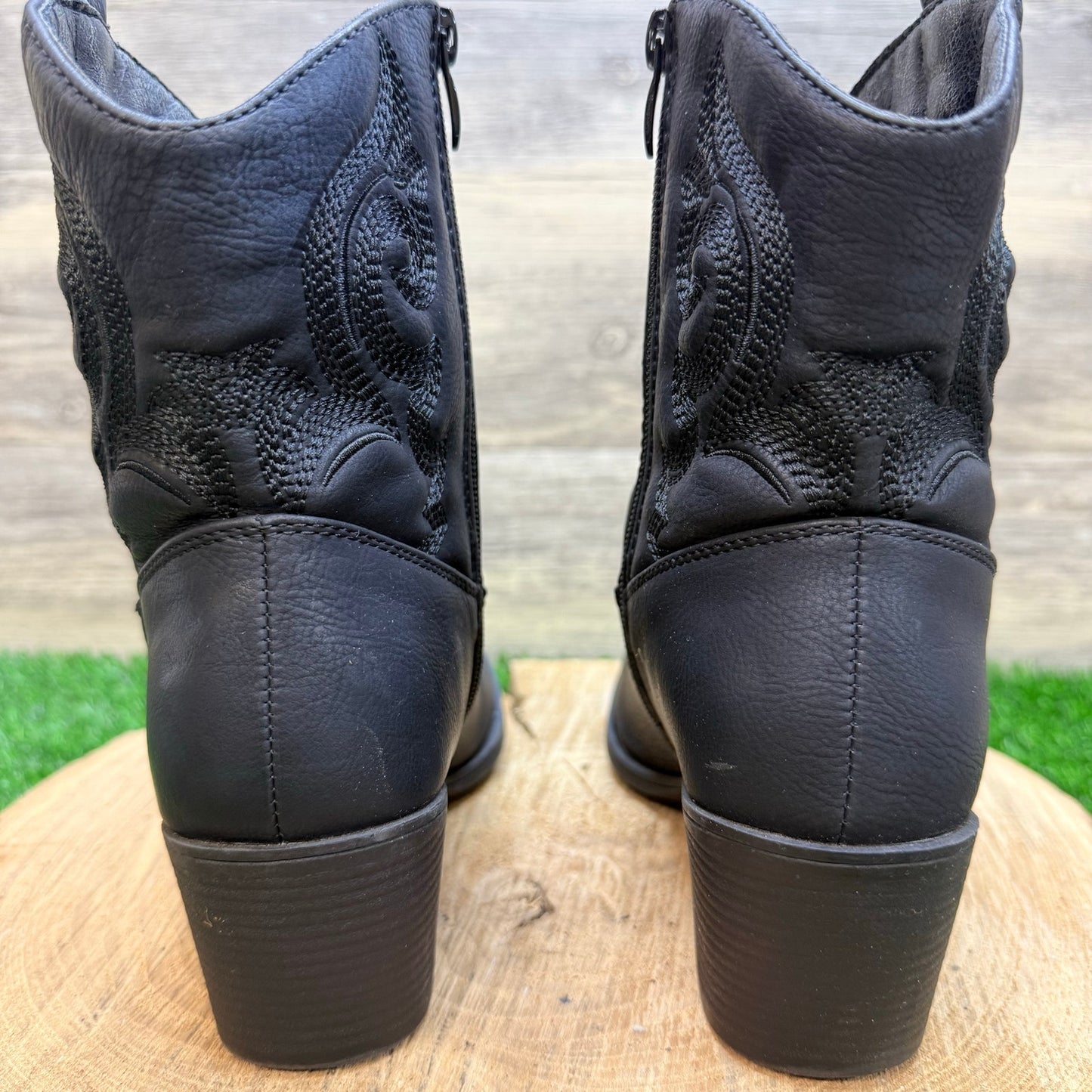 Global Win Women - Size 6.5 - Black Faux Leather Ankle Boots 19YY16