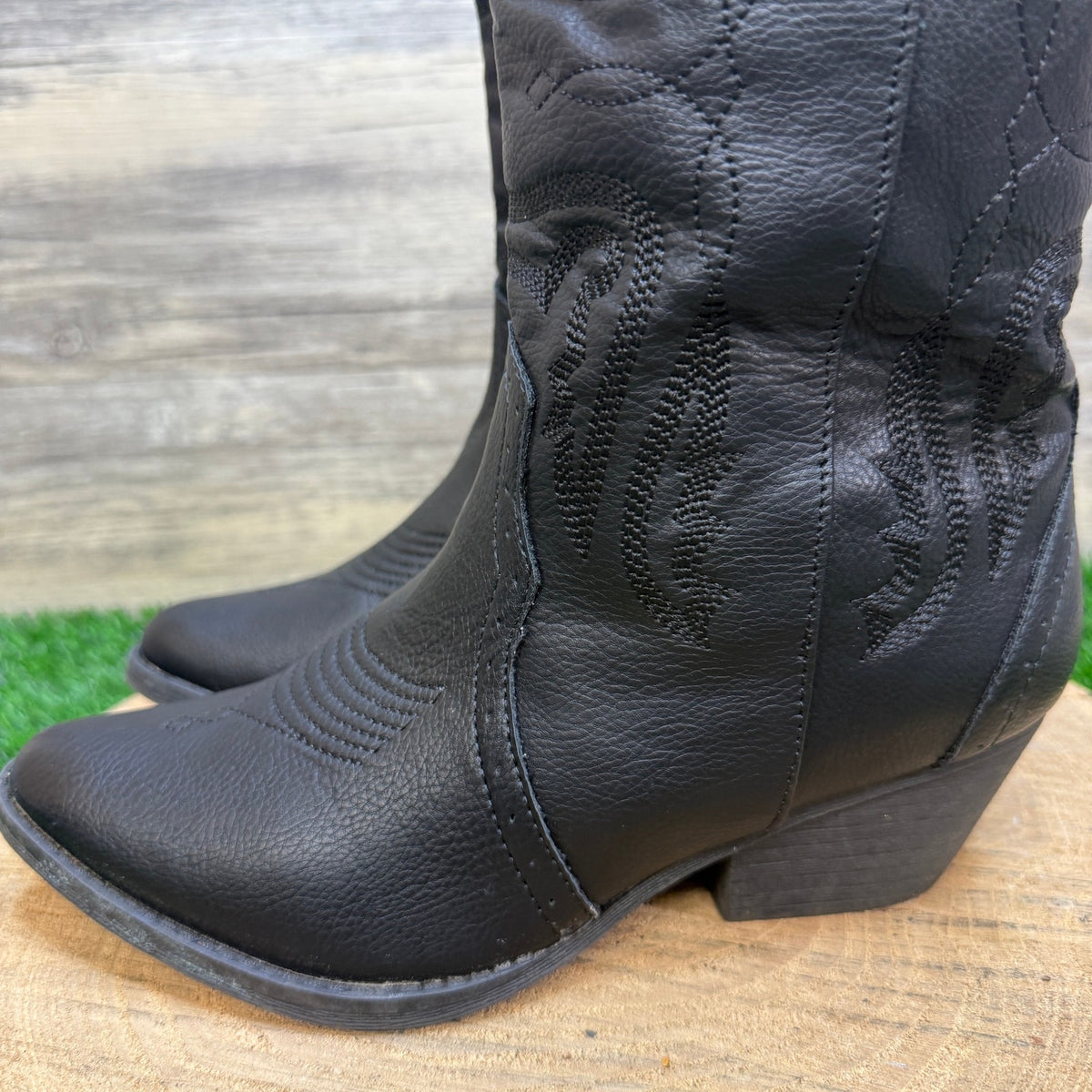 True Craft Women - Size 6.5M - Black Faux Leather Cowboy Boots Style Tammi