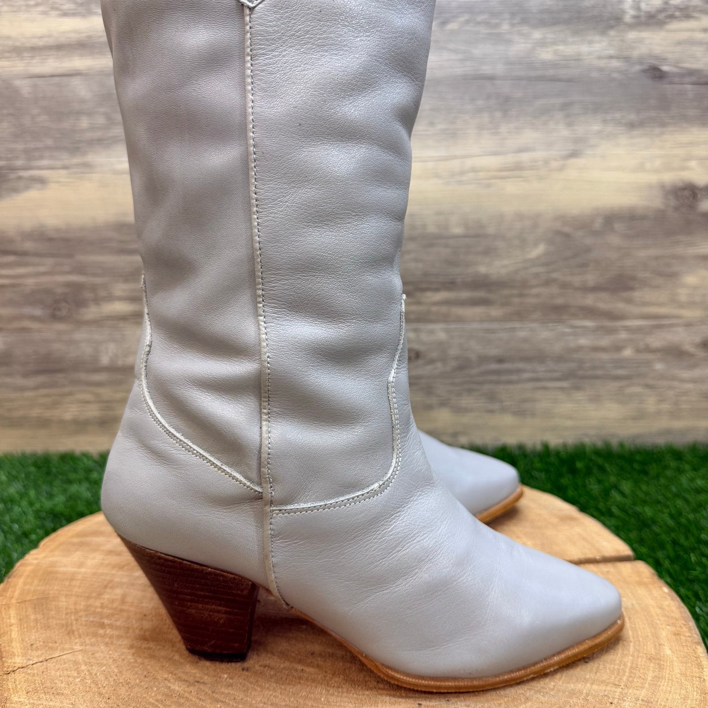 Unknown Women - Size 6 - Light Gray Heeled Boots
