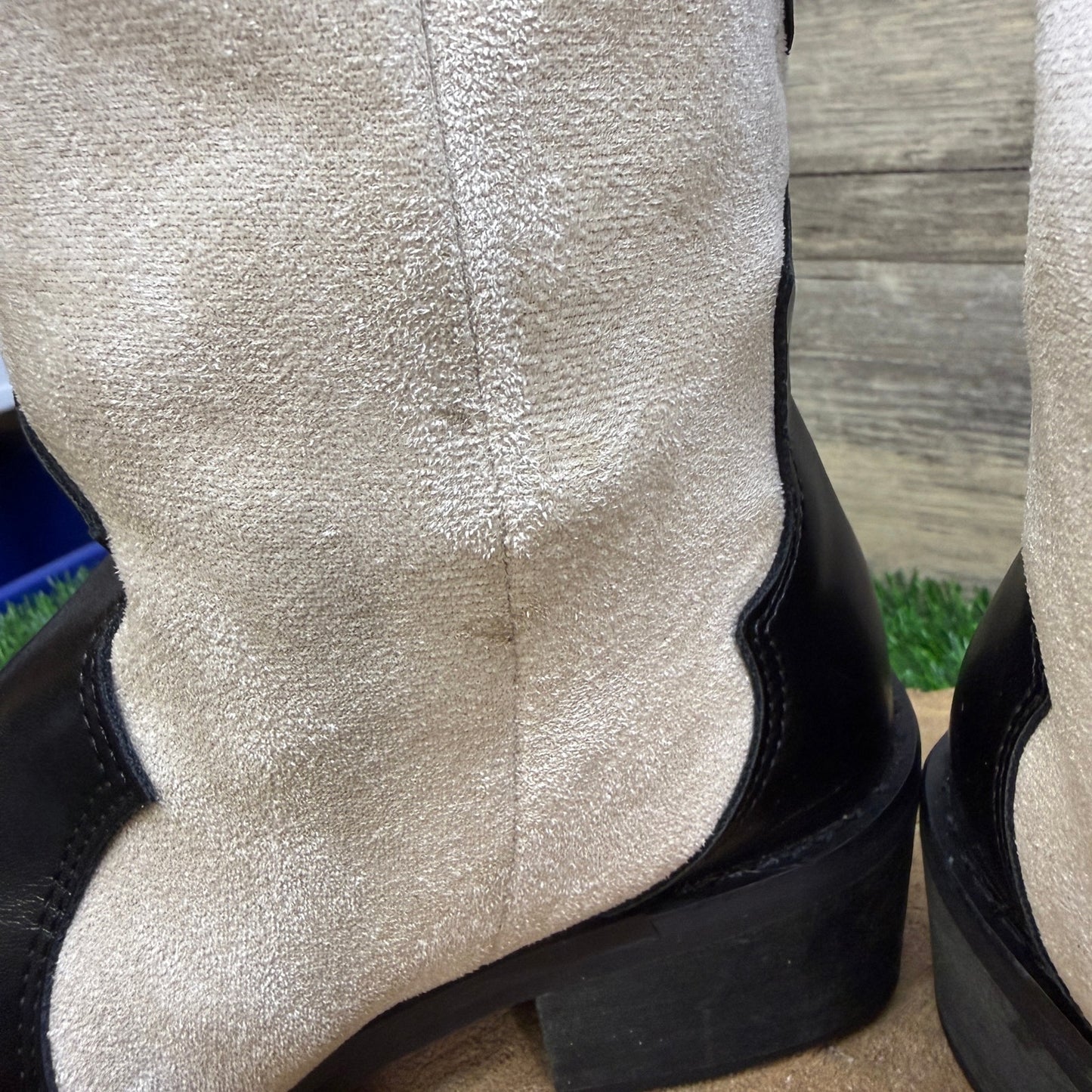 Unknown Women - Size 6 - Black/White Flame Faux Leather Western Cowboy Boots