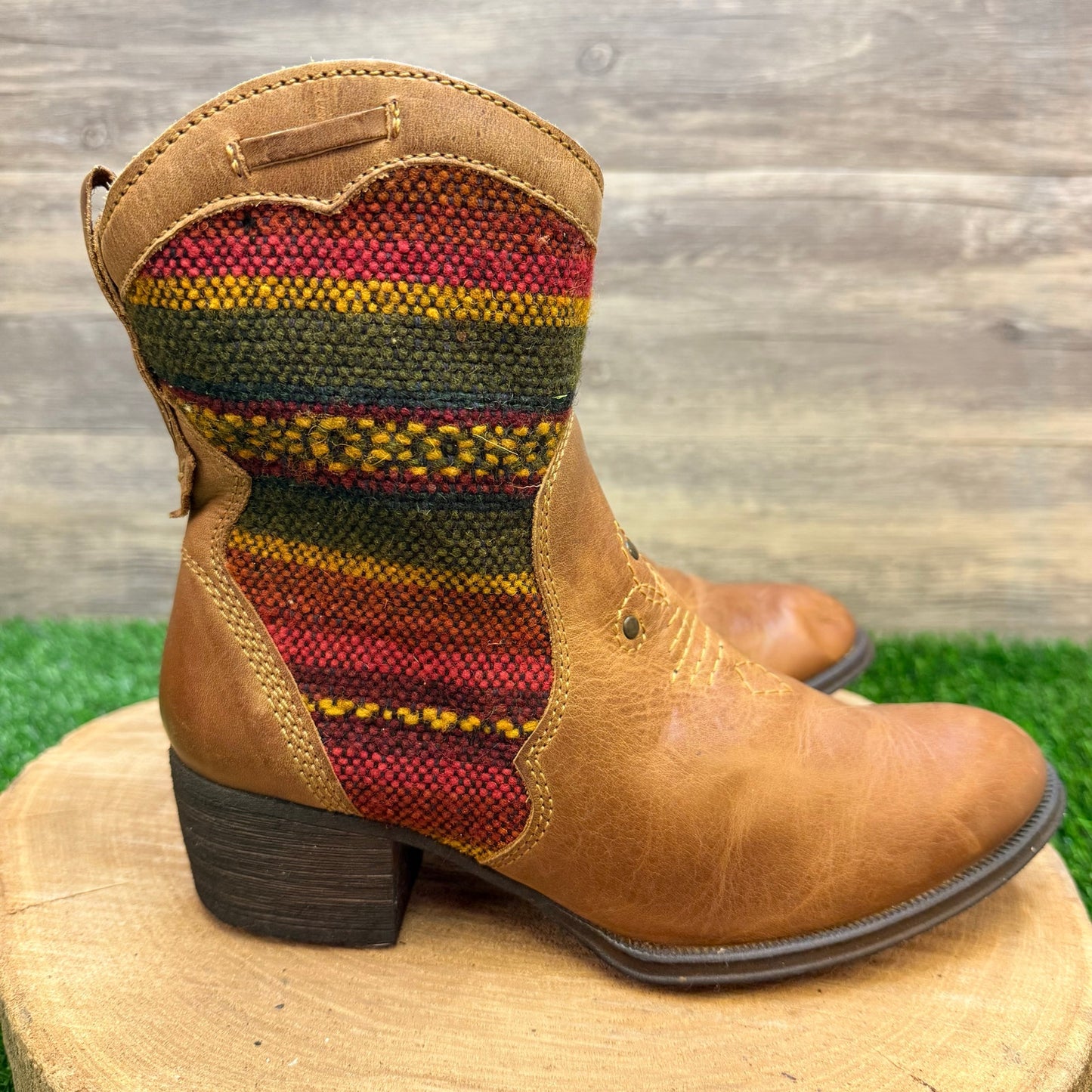 Born Women - Size 6.5 - Tan Tapestry Ankle Zipper Boots MOE3