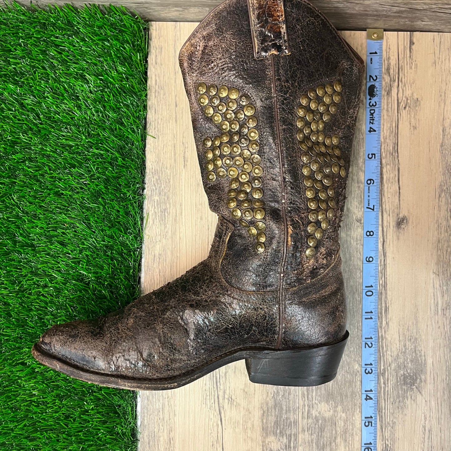 Frye Women - Size 8B - Distressed Brown Hammered Studded Cowboy Boots 77587