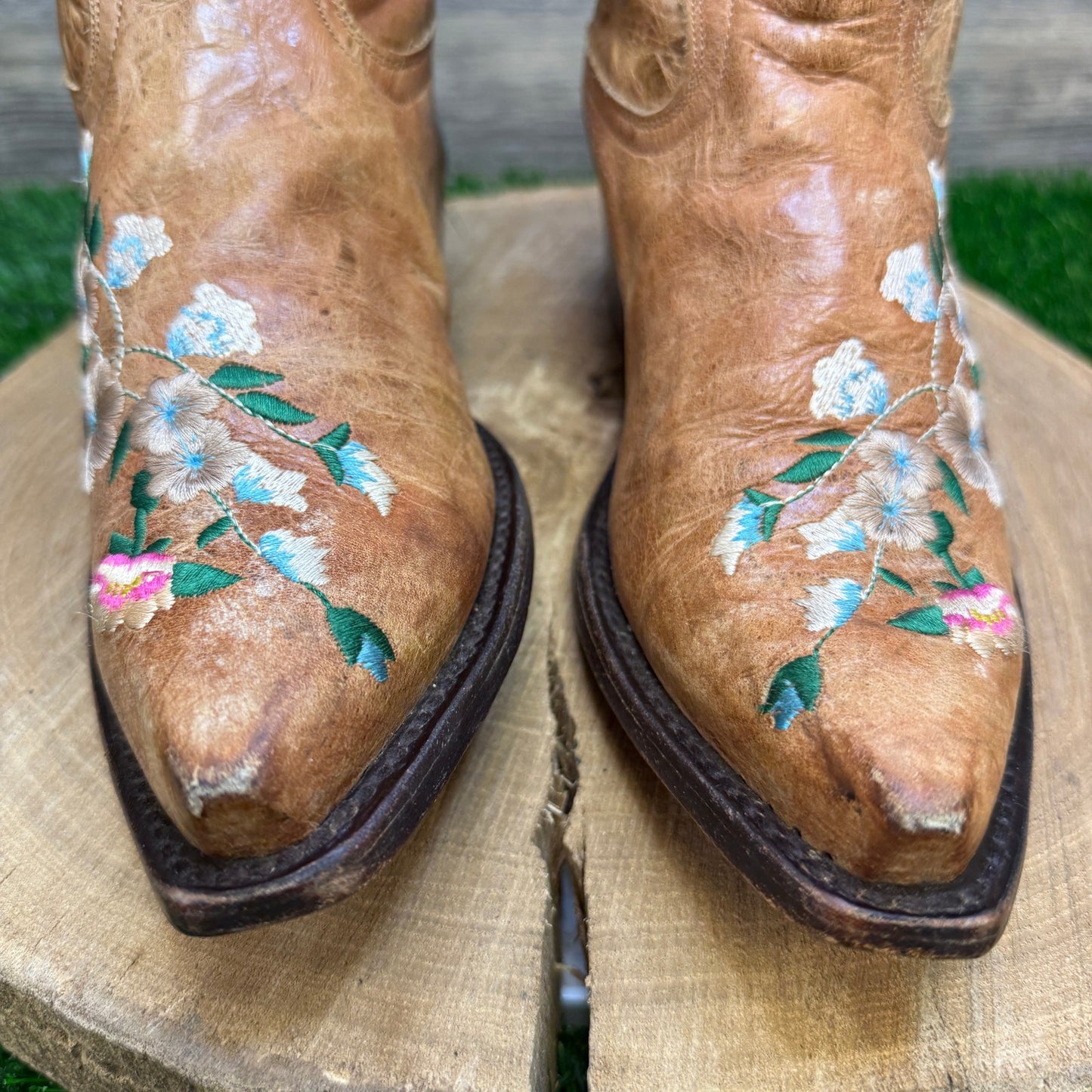Macie Bean Women - Size 9M - Tan Rose Garden Snip Toe Cowboy Boots Style M8012