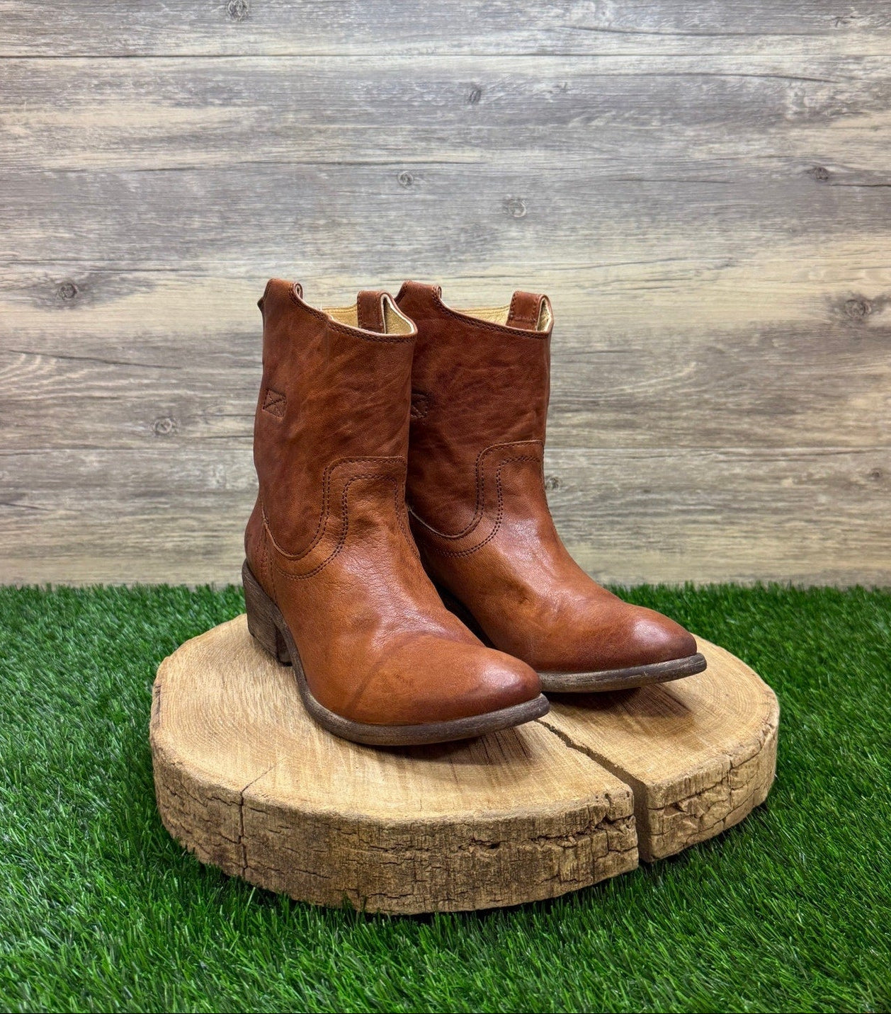 Frye Women - Size 7B - Cognac Carson Tab Ankle Boots Style 76461