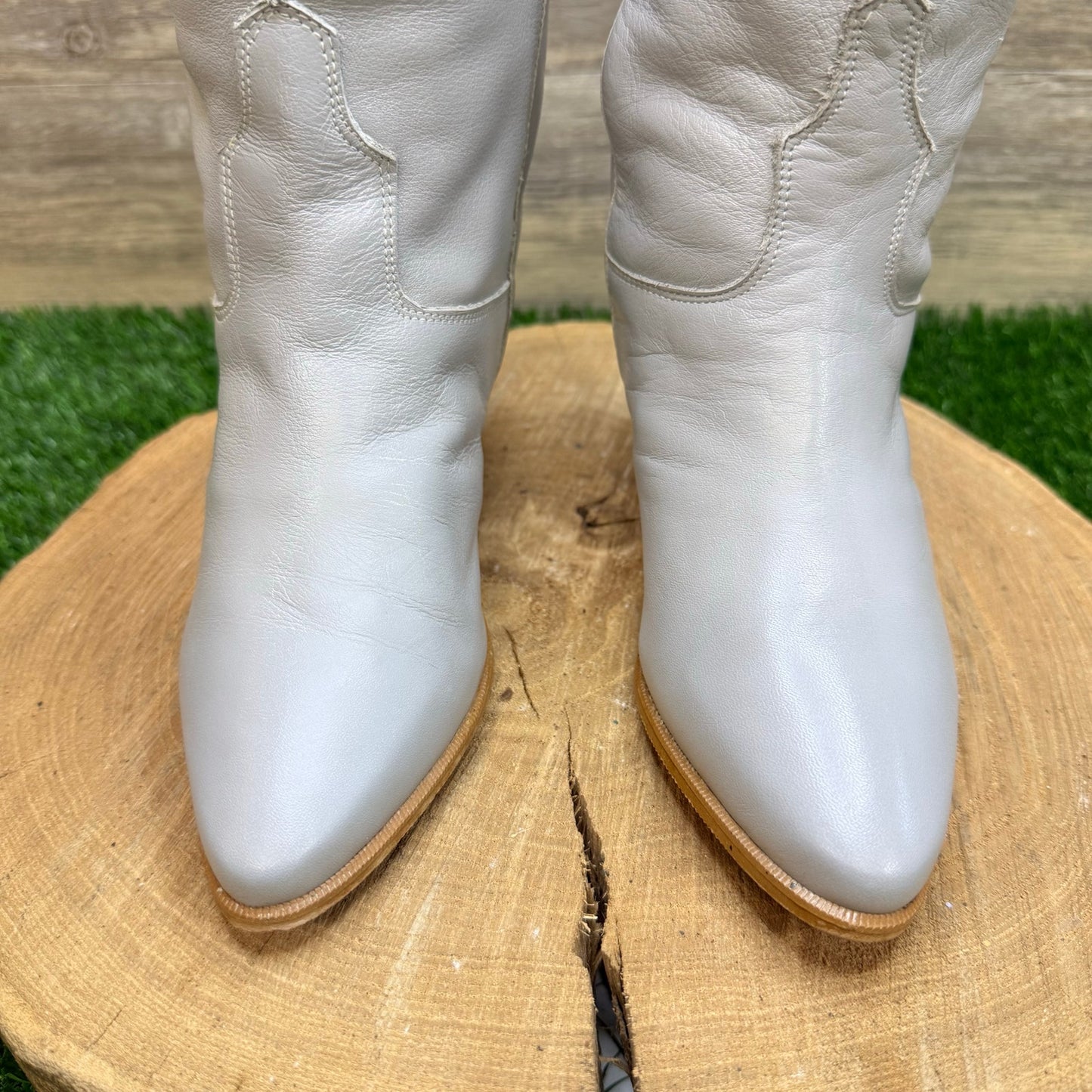 Unknown Women - Size 6 - Light Gray Heeled Boots