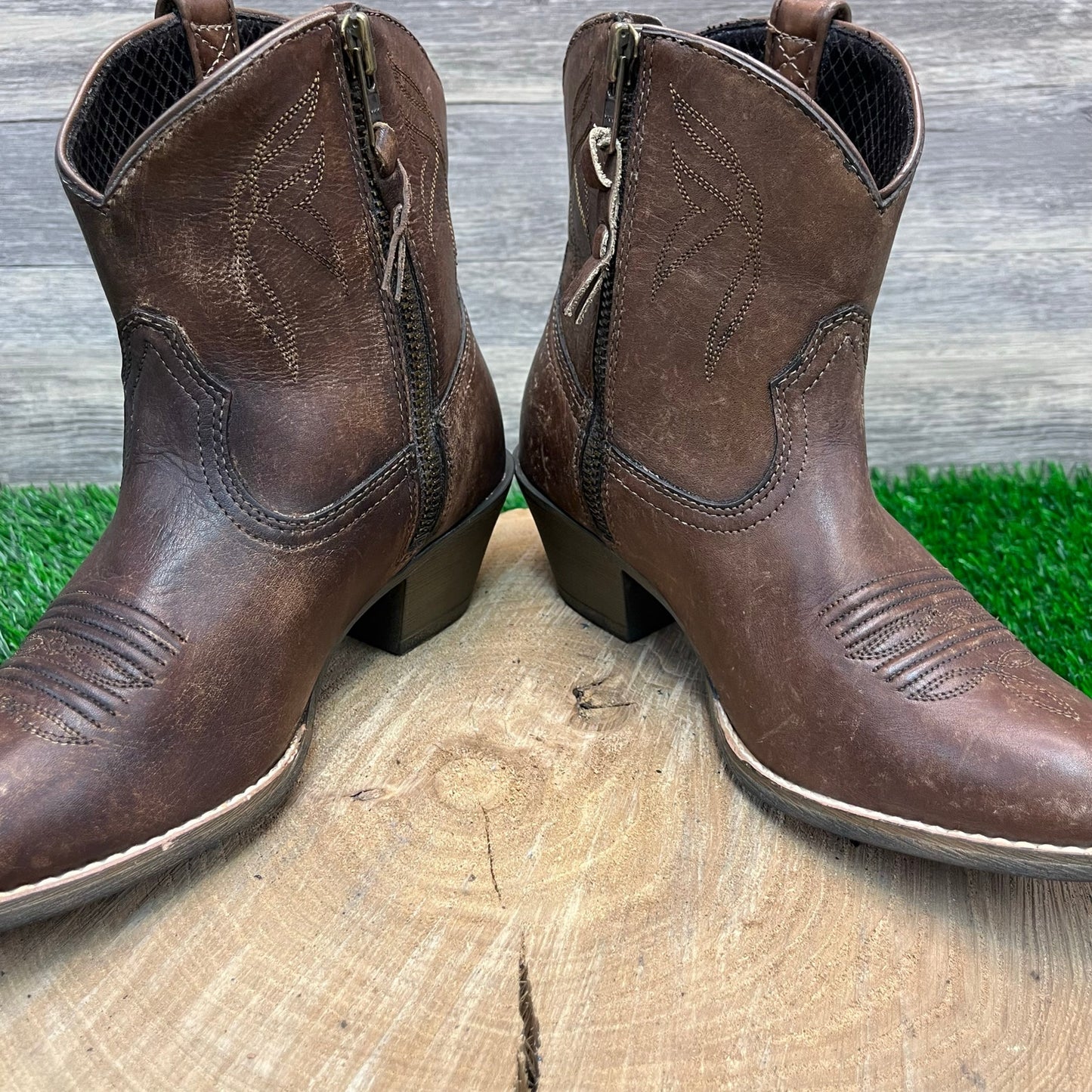 Ariat Women - Size 6B - Brown Ankle Zipper Cowboy Boots Style 10023211