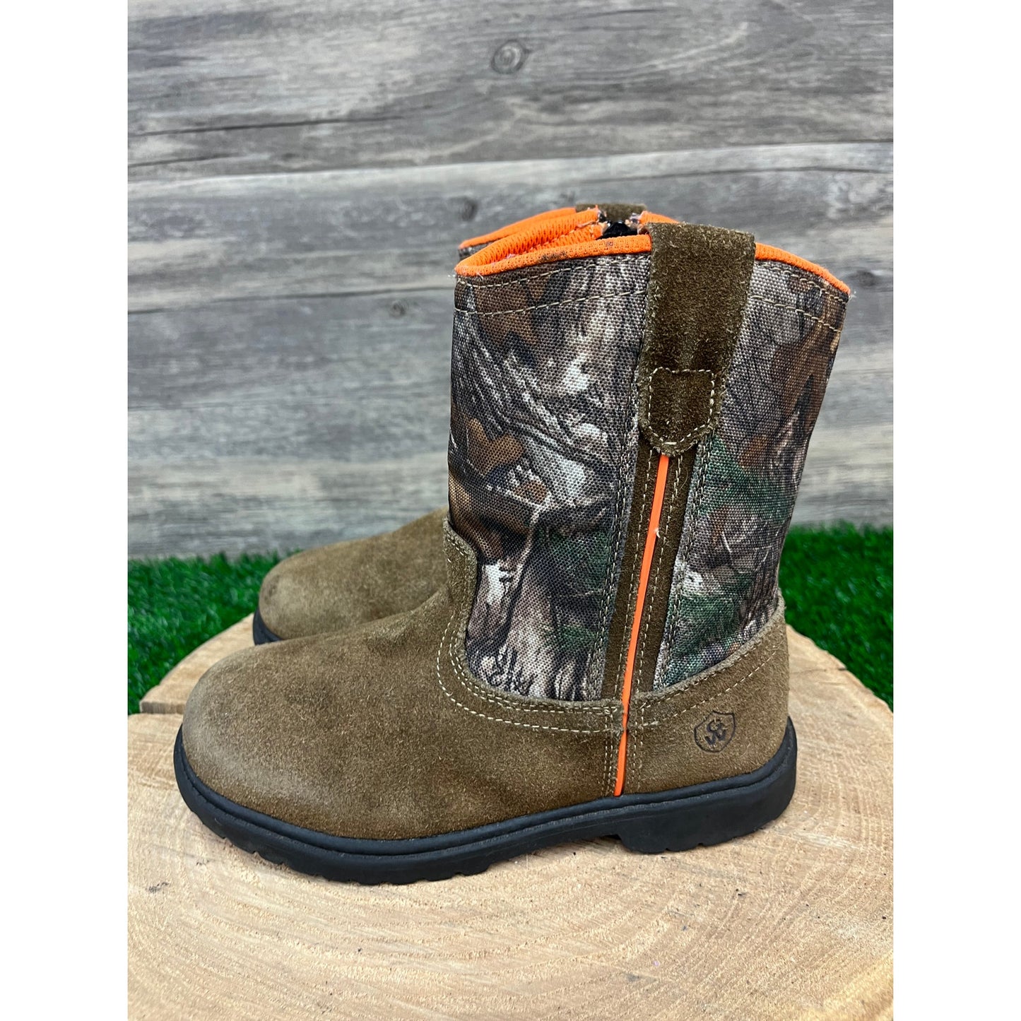 Game Winner Youth - Size 2D - Tan/Camo Suede Boots Style 211