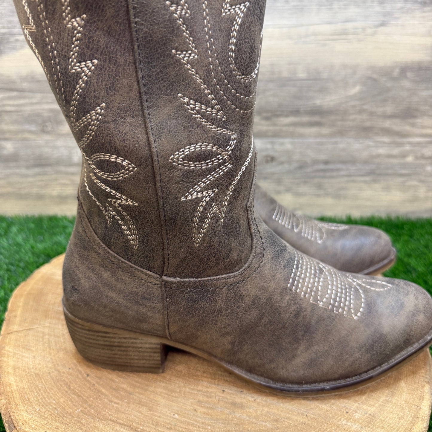 Xappeal Women - Size 8 - Grayish Brown Faux Leather Cowboy Boots