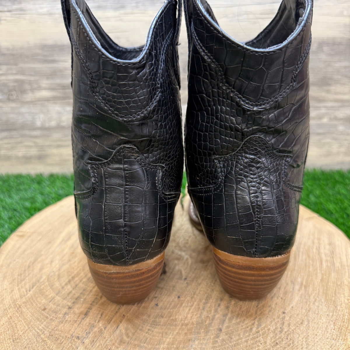 Unknown Women - Size 6.5 - Black Faux Gator/Leather Ankle Boots Style Gator