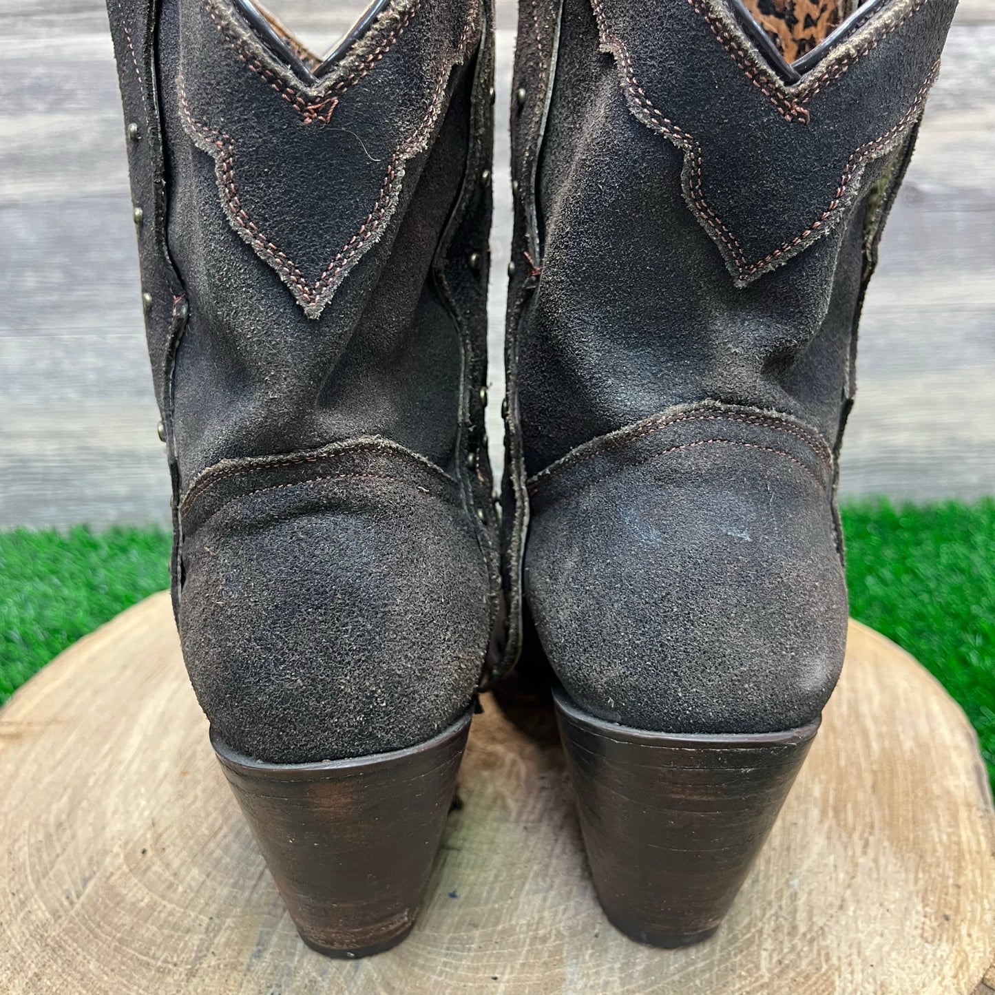 Charlie 1 Horse Women - Size 8.5B - Brown Studded Snip Toe Ankle Boots I4934