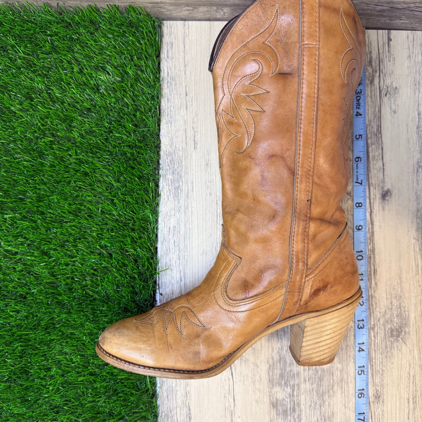 Dingo Women - Size 8 - Vintage Marbled Tan High Heeled Cowboy Boots Style 7316