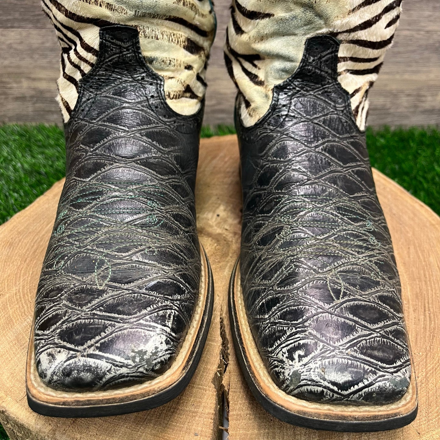 Ariat Women - Size 9.5B - Black/White Zebra Print Cowboy Boots Style 10006718