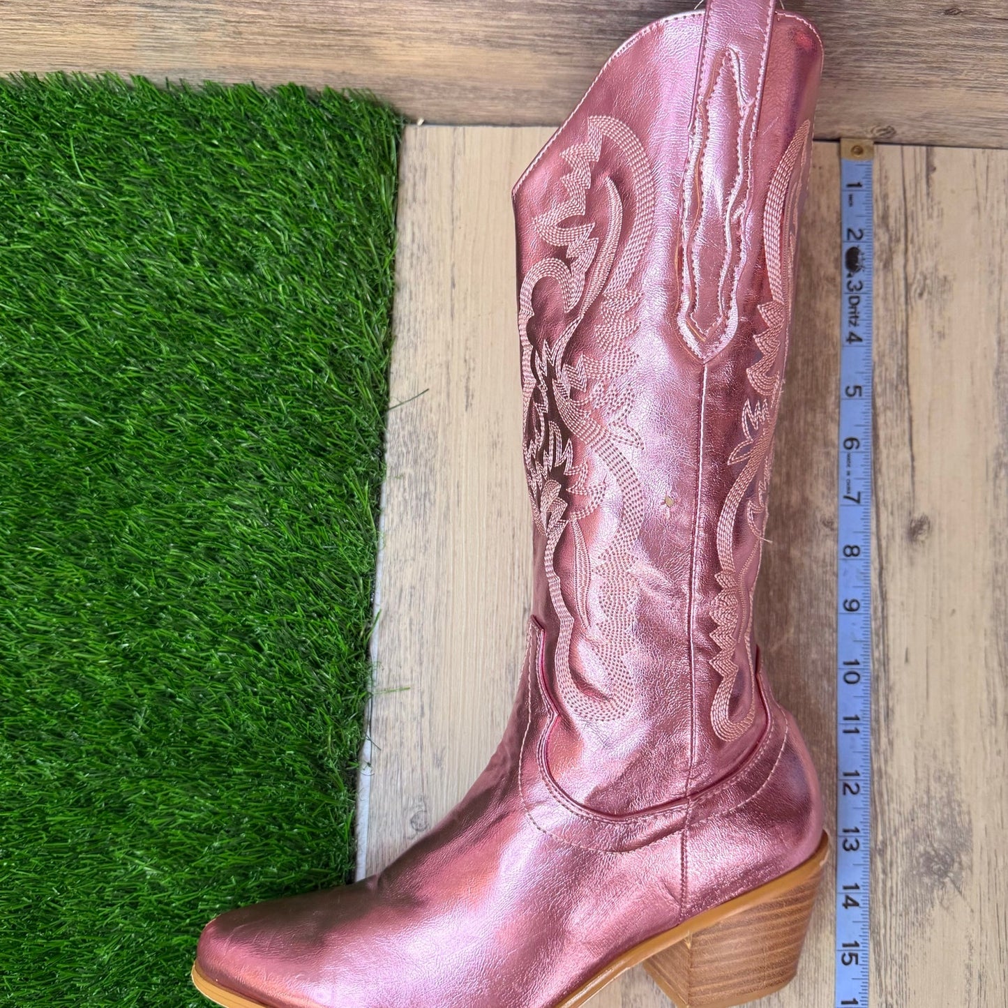 Unknown Women - Size 8 - Metallic Pink Faux Leather Western Cowboy Boots