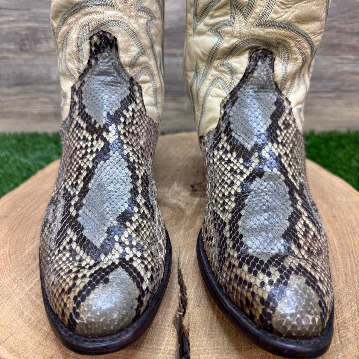 Larry Mahan Women - Size 8B - Vintage Cream/Gray Snake Cowboy Boots Style L7552