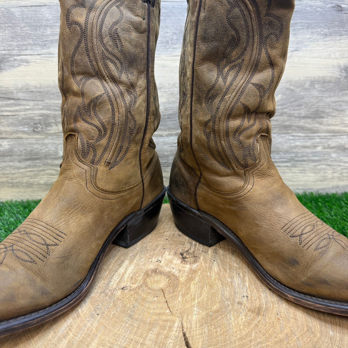 Unknown Men - Size 8D - Vintage Tan Suede Western Cowboy Boots Style 3851