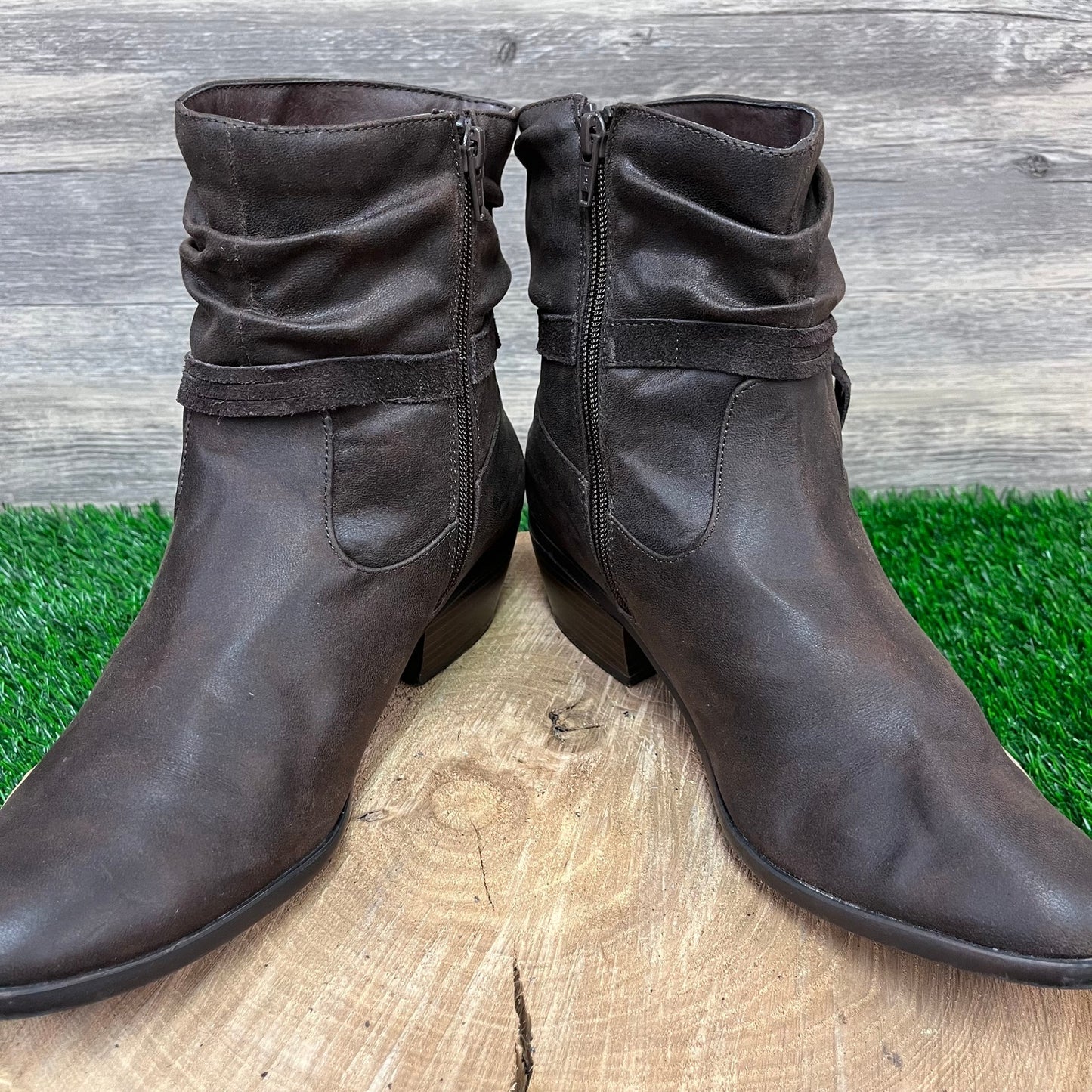 Wear Ever Women - Size 10M - Brown Ankle Zipper Boots