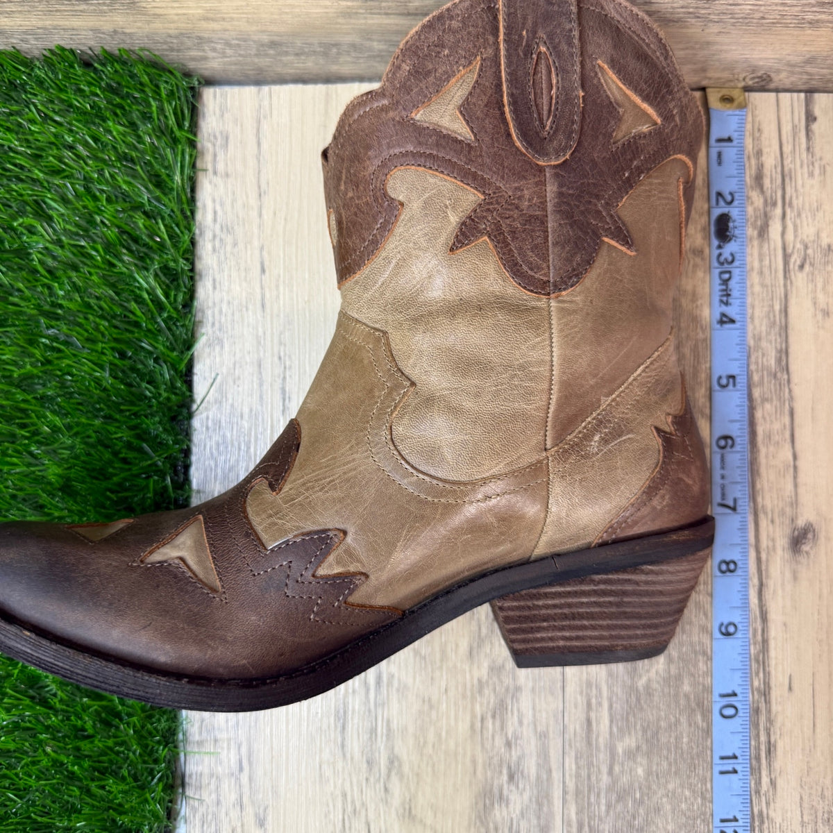 Reba Women - Size 8M - Beige/Brown Ankle Cowboy Boots