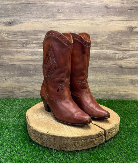 The Wild Fair Women - Size 8B - Vintage Tan Snip Toe Cowboy Boots Style 12601