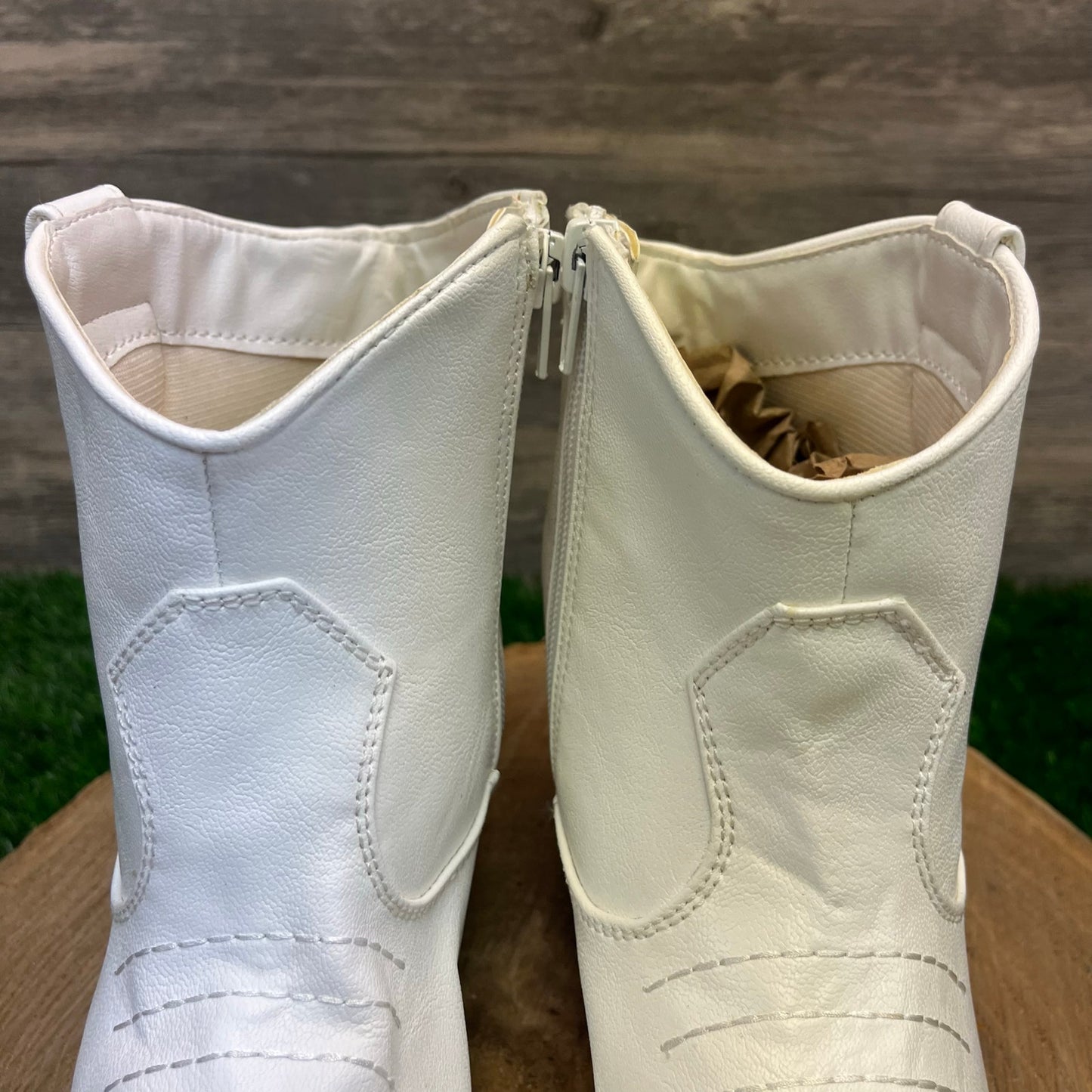 Rampage Women - Size 8M - White Faux Leather Ankle Boots Style ORA218