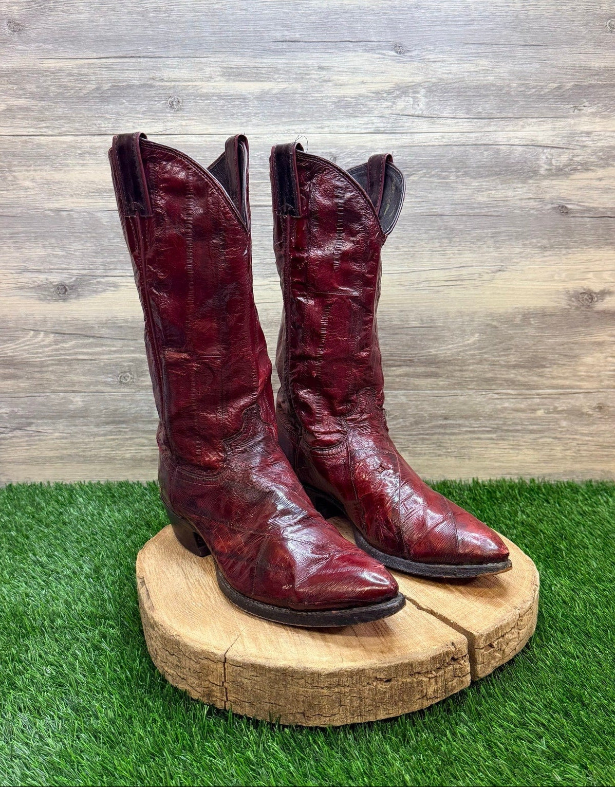 Justin Men - Size 9D / Red Glossy Eel Skin Cowboy Boors J31180
