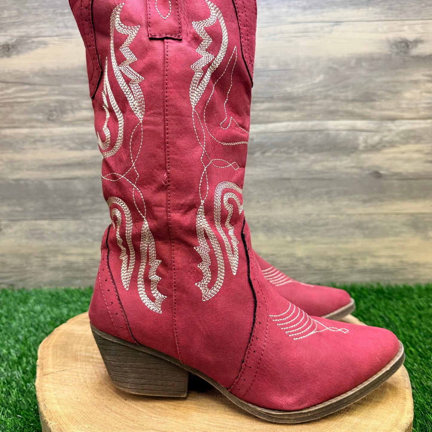 True Craft Women - Size 8M - Soft Faux Leather Cowboy Boots Tammi