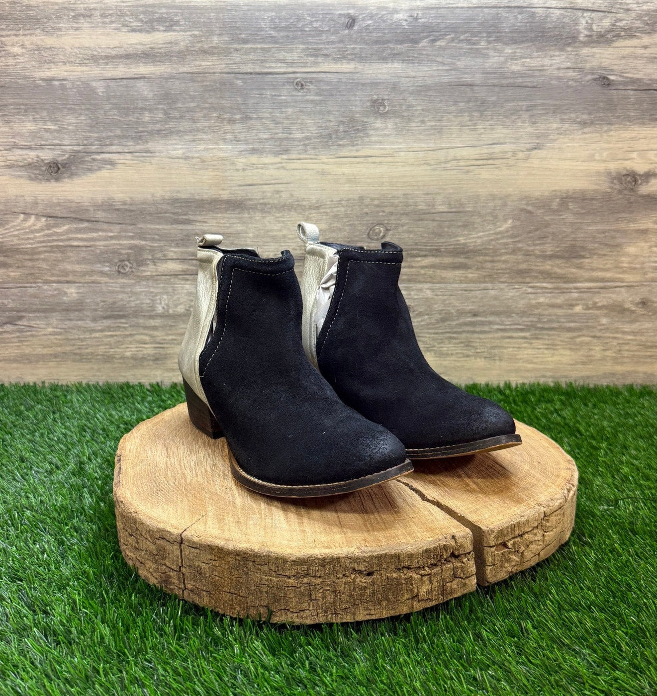 Diba True Women - Size 8.5M - Black/Cream Ankle Boots