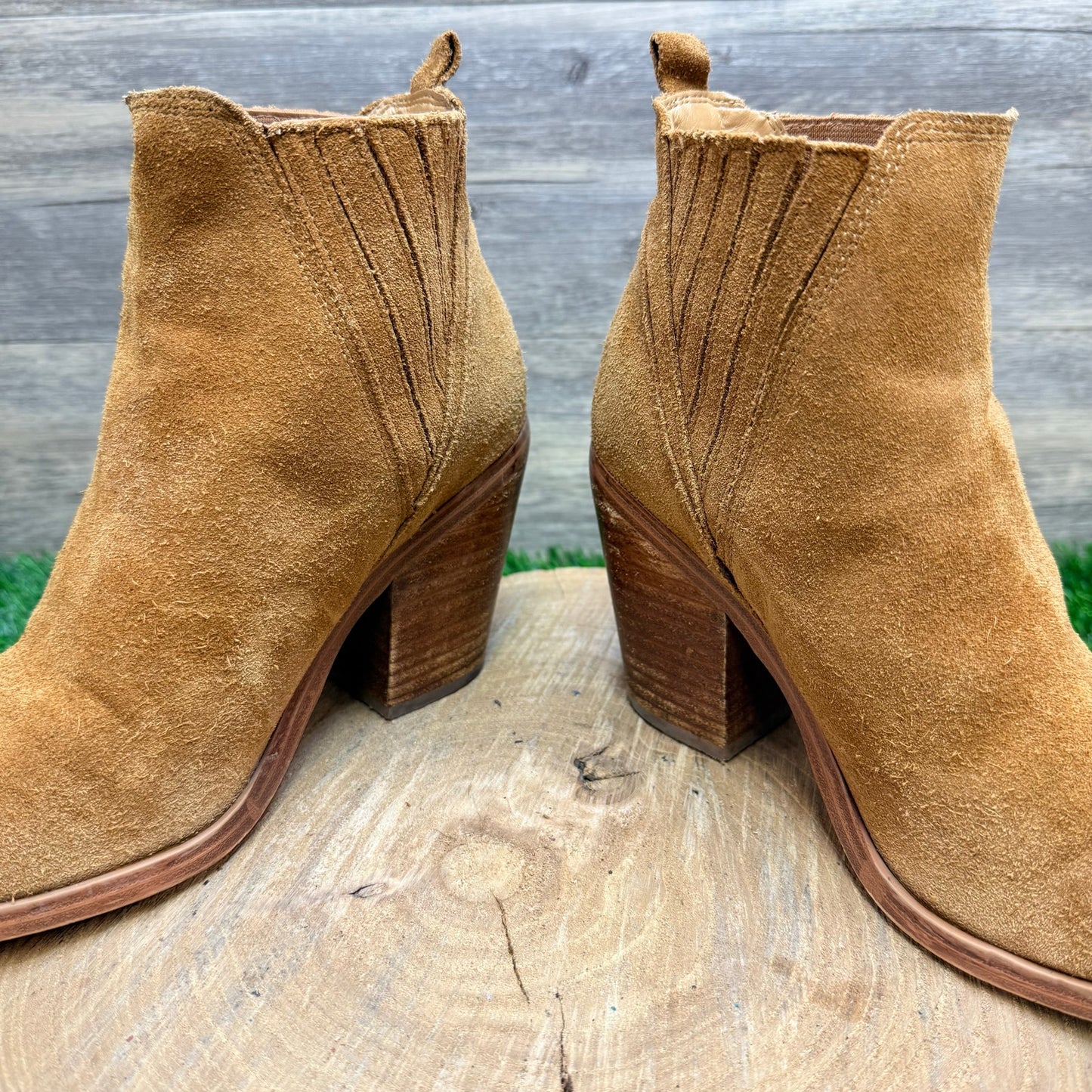 Marc Fisher Women - Size 8M - Tan Suede Ankle Heeled Boots 0421