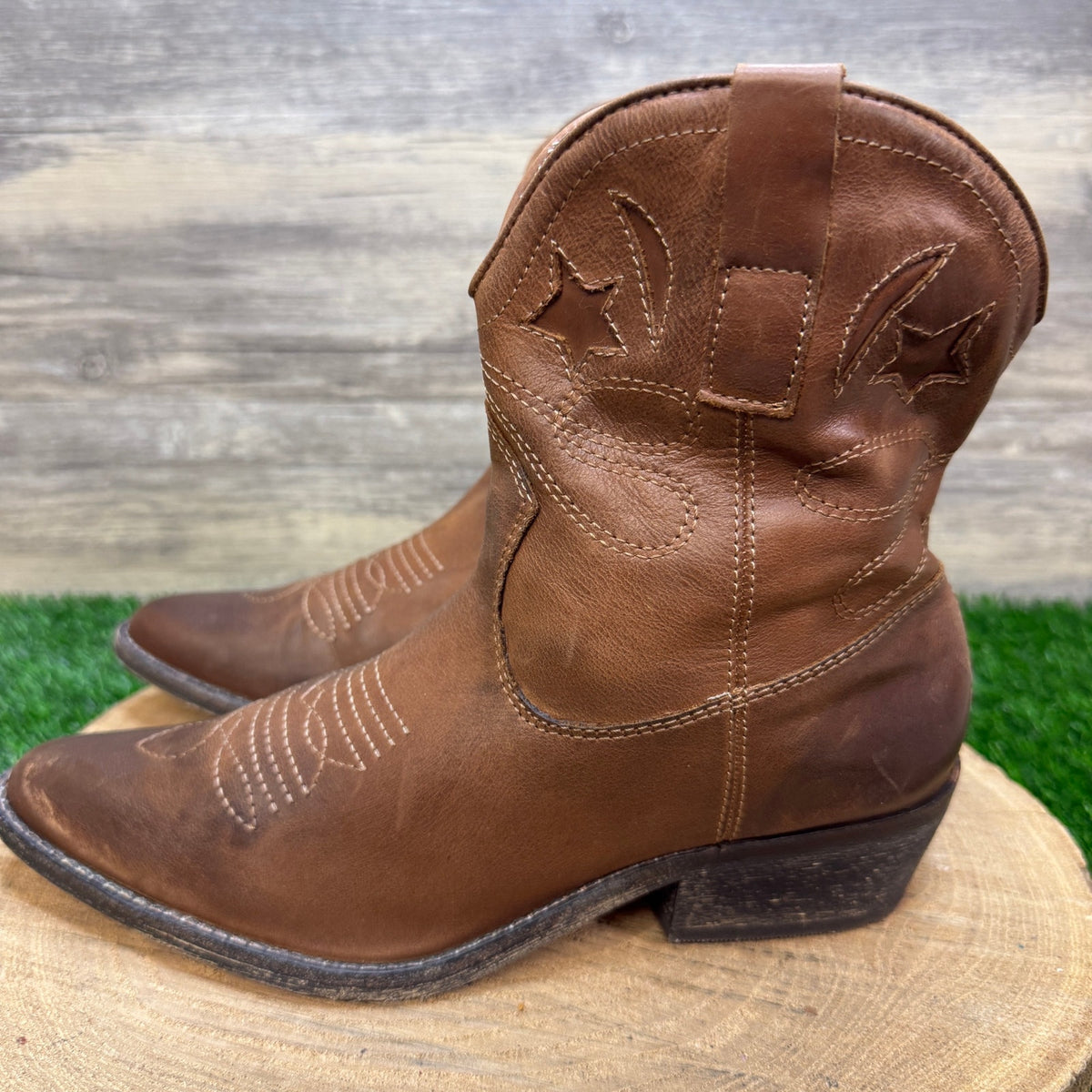 Zigi Soho Women - Size 8.5 - Brown Star Cutout Ankle Boots Style Shesthe