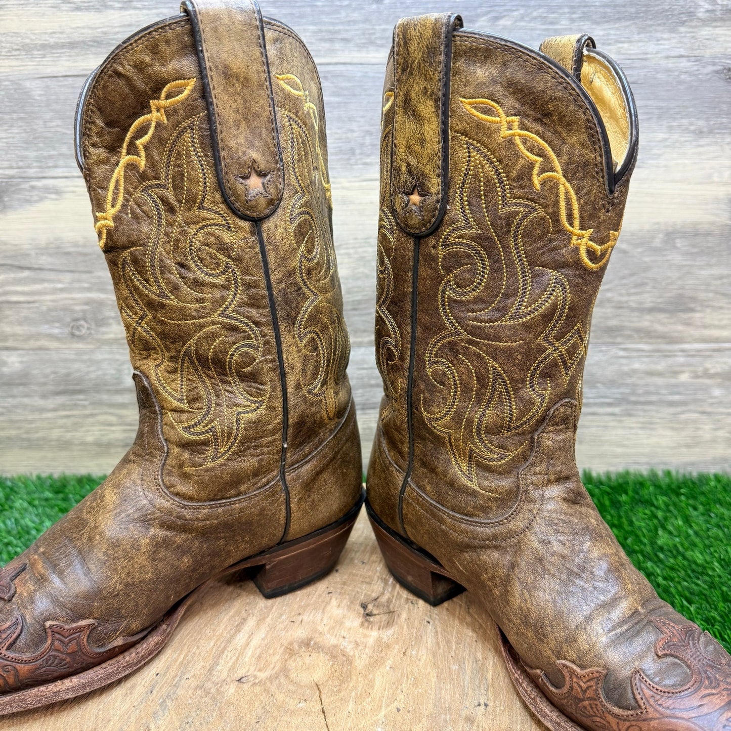 Tony Lama Women - Size 6.5B - Distressed Brown Santa Fe Tip Cowboy Boots VF6004