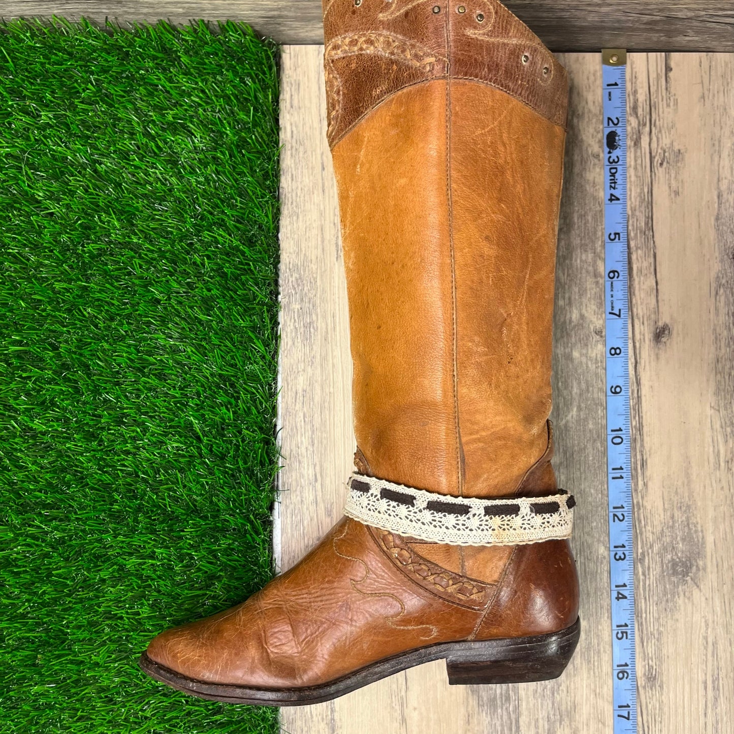 Circle’s Women - Size 6 - Tan Harness Riding Boots