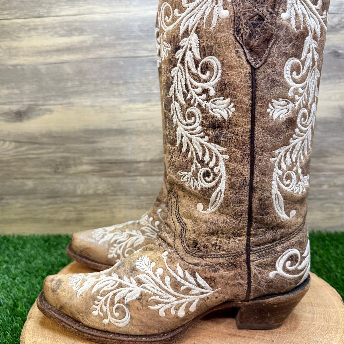 Corral Women - Size 7M - Brown / White Embroidery Cowboy Boots A3753