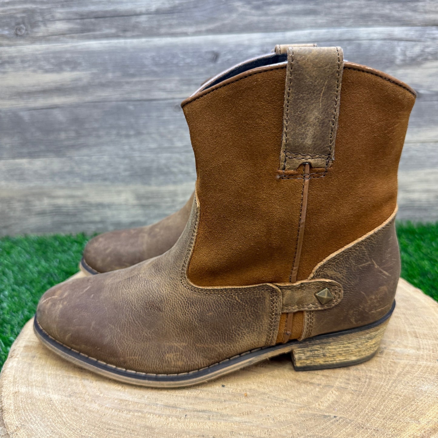 Sterling River Women - Size 8M - Brown/Tan Suede Ankle Boots Style SFW1217