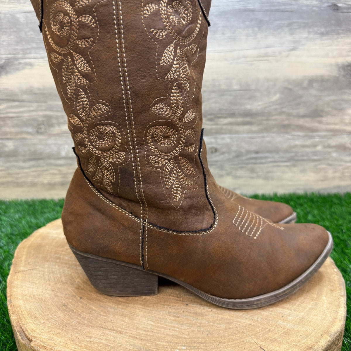 Rampage Women - Size 7M - Brown Soft Faux Leather Cowboy Boots 429105