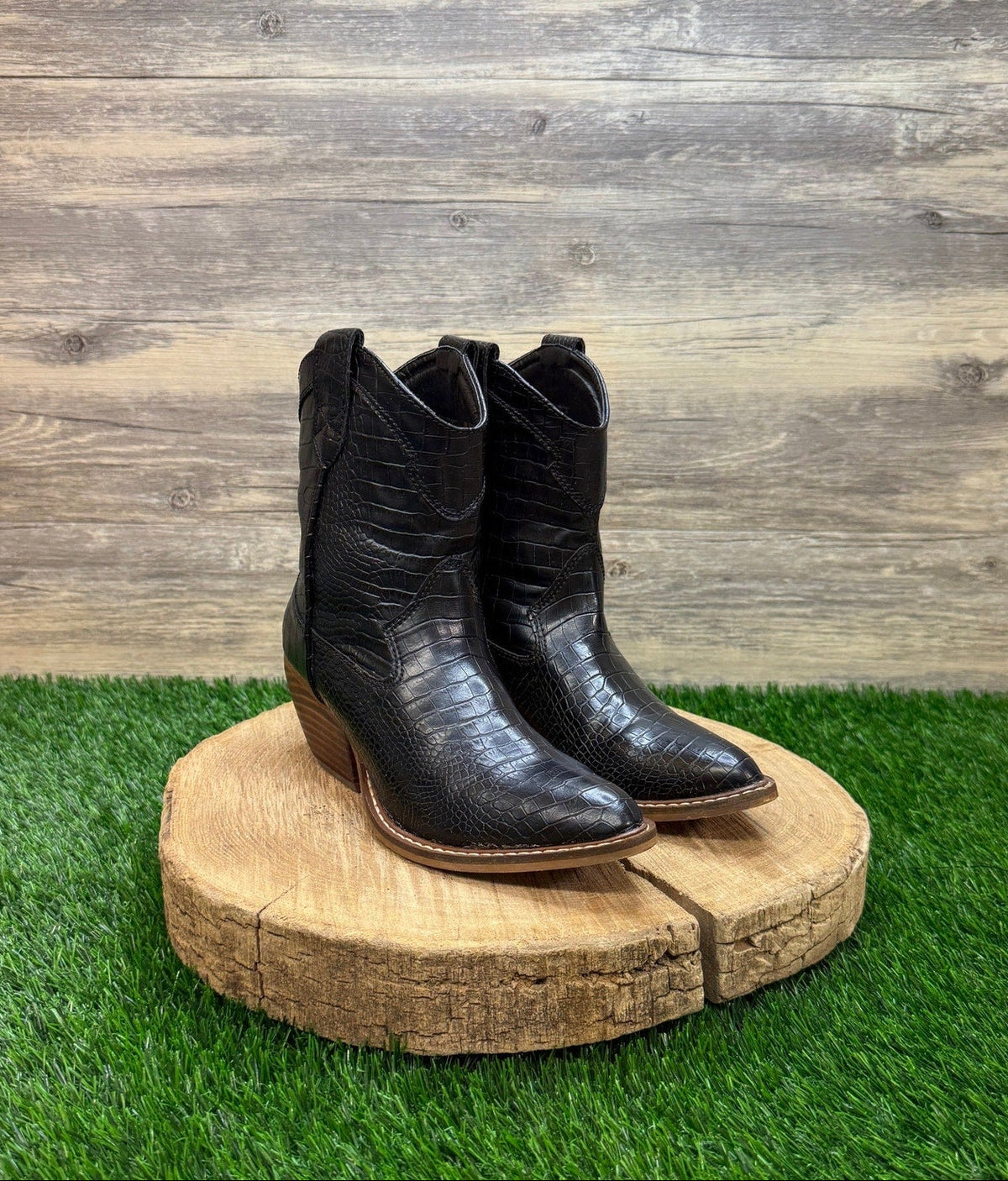 Unknown Women - Size 6.5 - Black Faux Gator/Leather Ankle Boots Style Gator