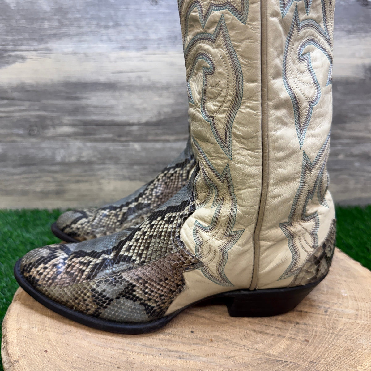 Larry Mahan Women - Size 8B - Vintage Cream/Gray Snake Cowboy Boots Style L7552