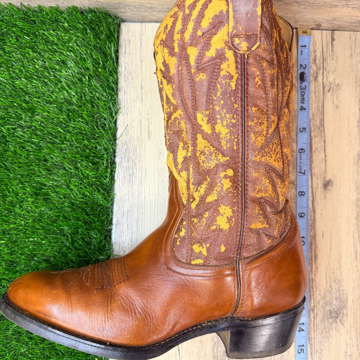 Levi’s Men - Size 10.5M - Vintage Tan Western Cowboy Boots 04782