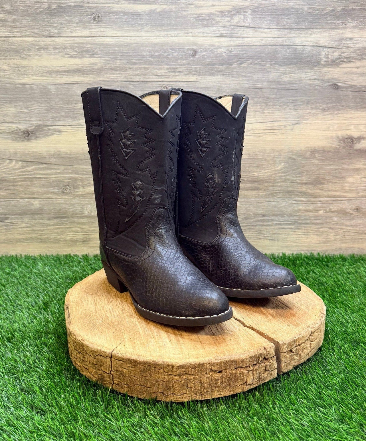 youth boots with black print