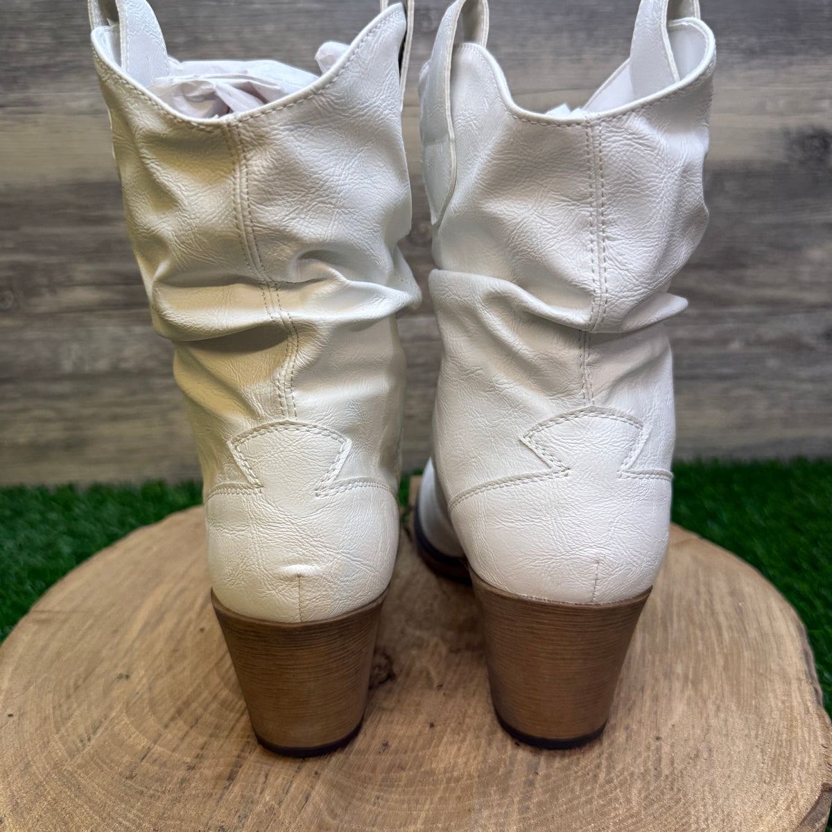 Charles Albert Women - Size 7M - White Vegan Leather Ankle Boots Style 08017