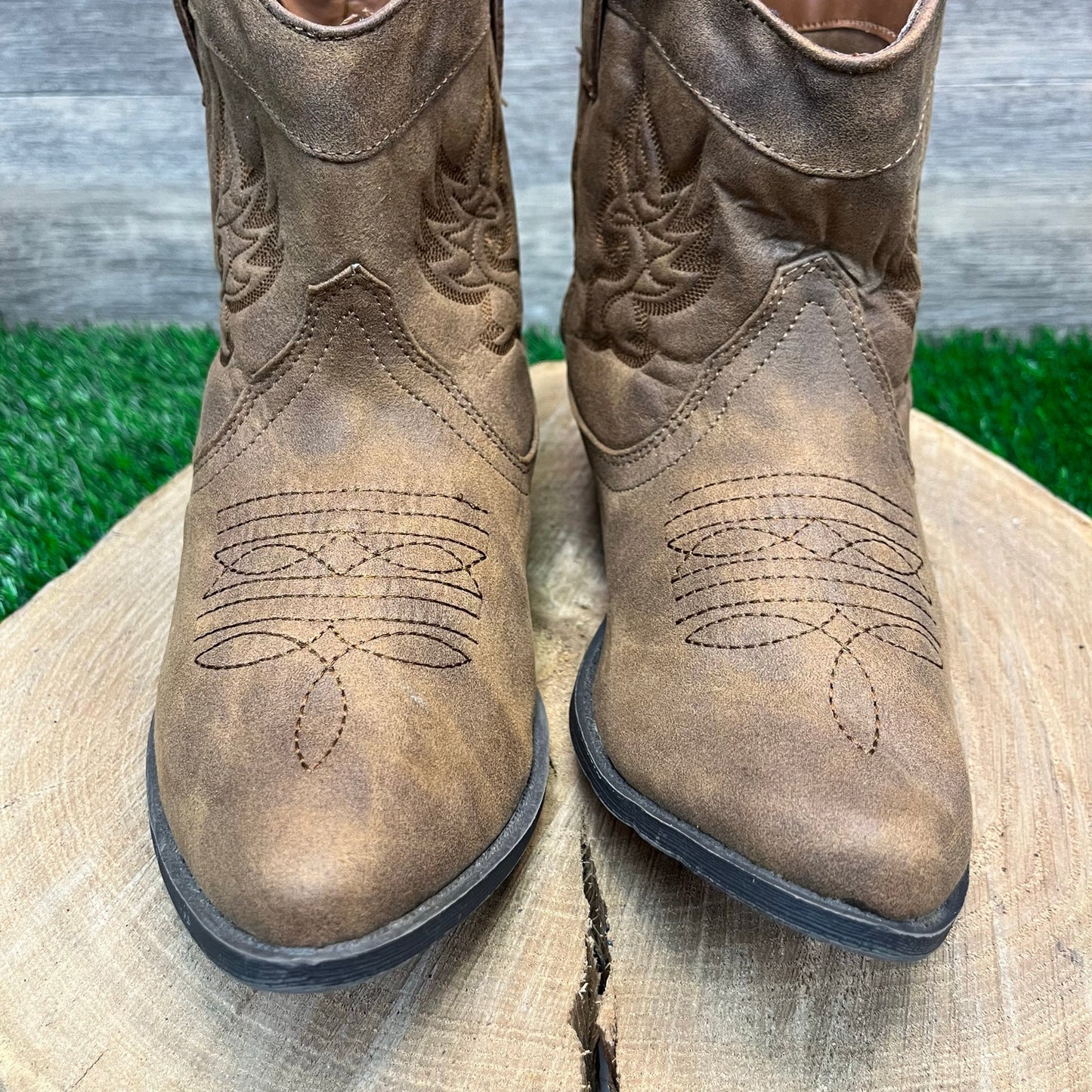 Arizona Jean Co Women - Size 8M - Brown Soft Faux Leather Ankle Boots 8048