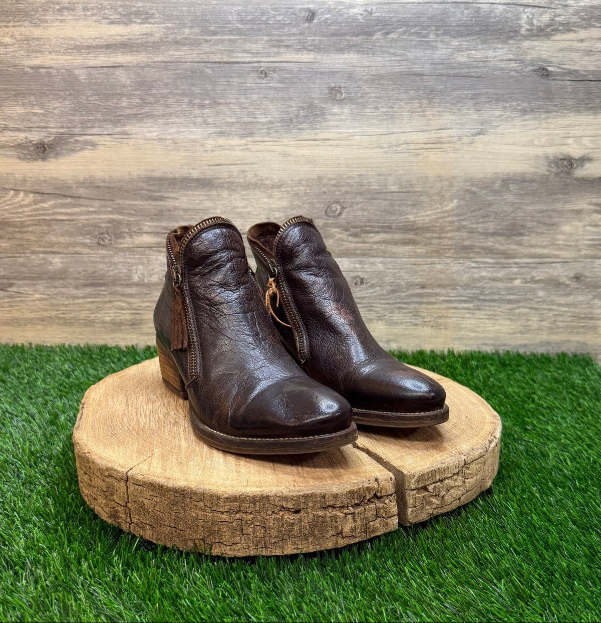 Unknown Women - Size 6.5 - Distressed Brown Portugal Zipper Boots Style 1092