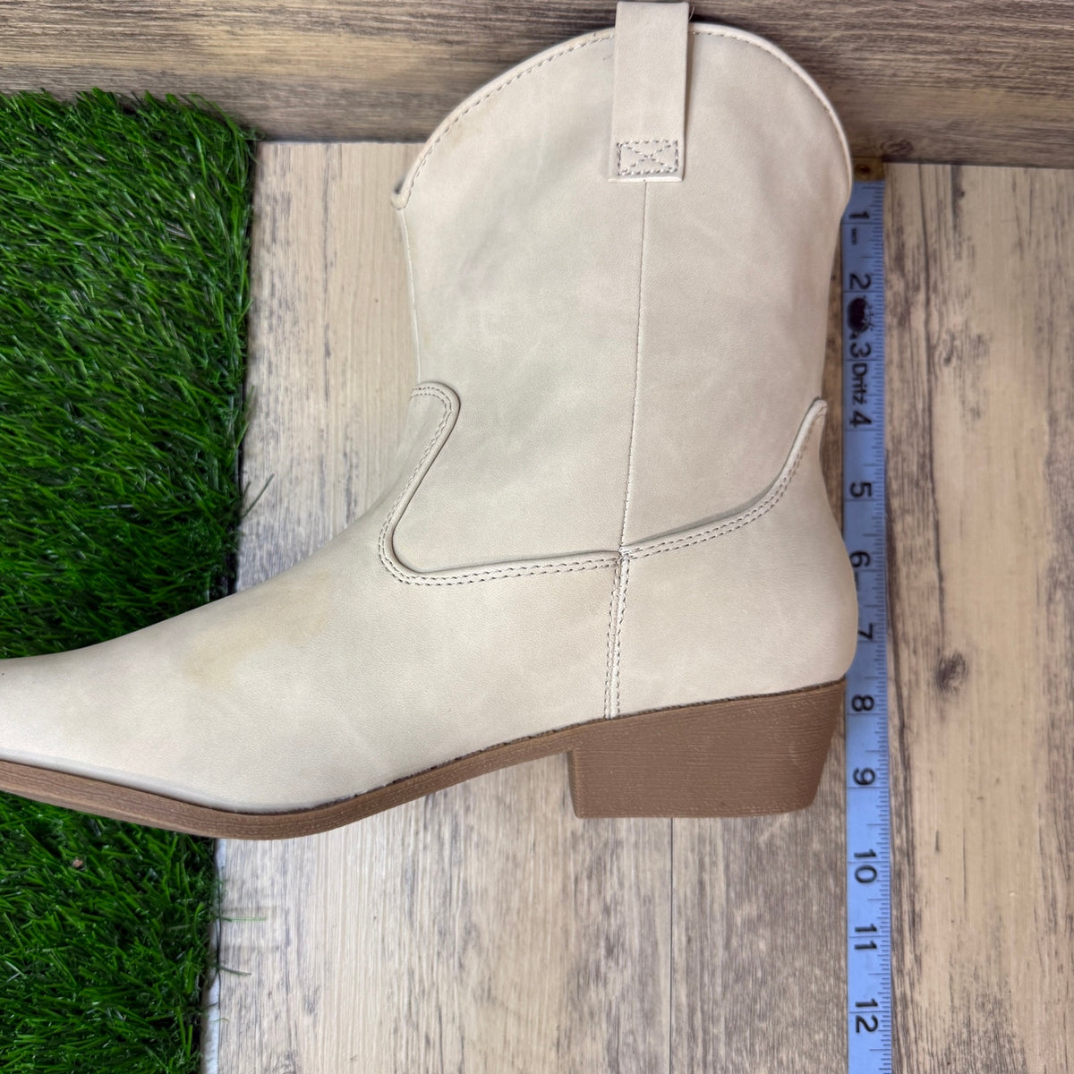 Arizona Jean Co. Women - Size 10M - Cream Faux Leather Ankle Boots Style Meyer