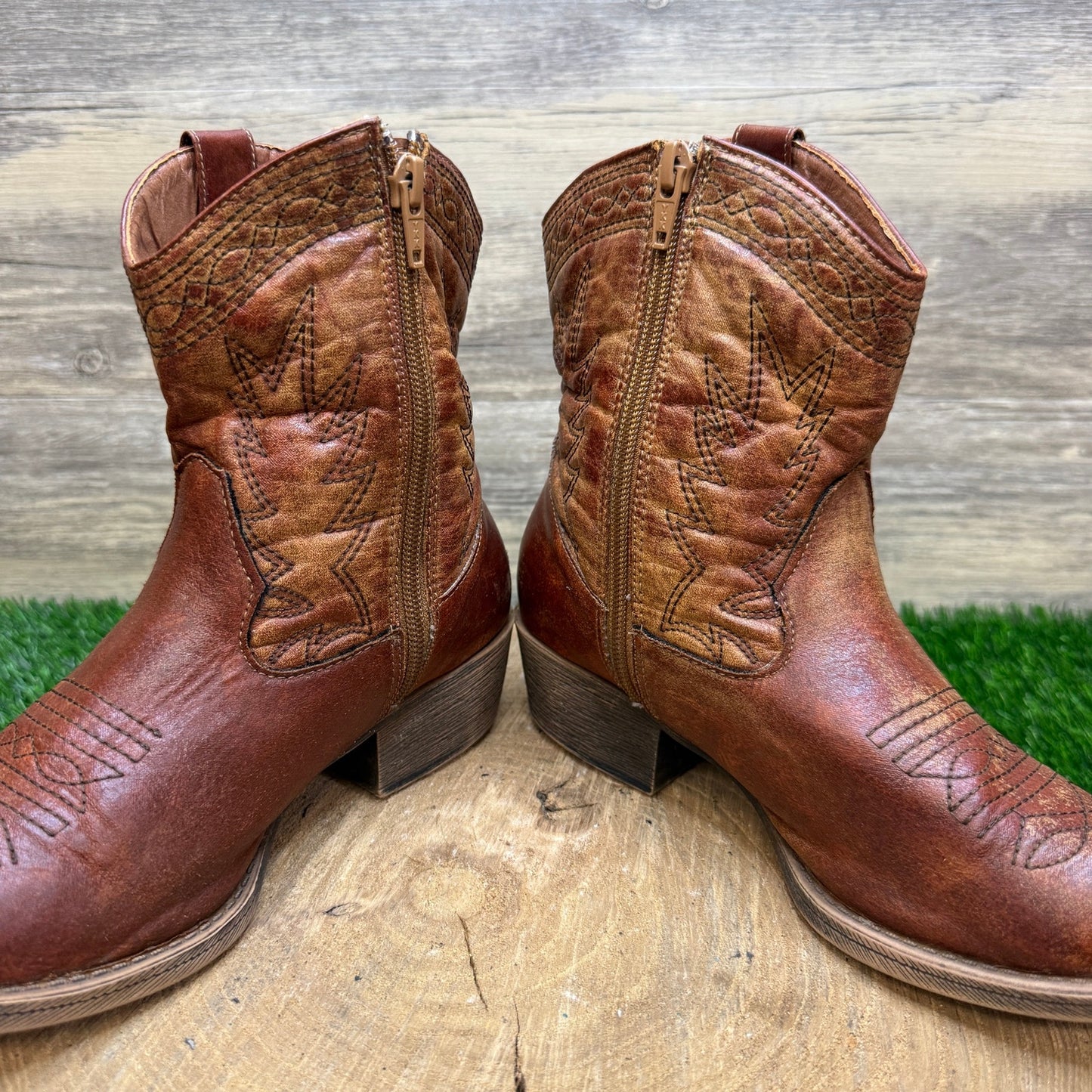 Coconuts Women - Size 7M - Brown Faux Leather Ankle Zipper Boots Style Pistol