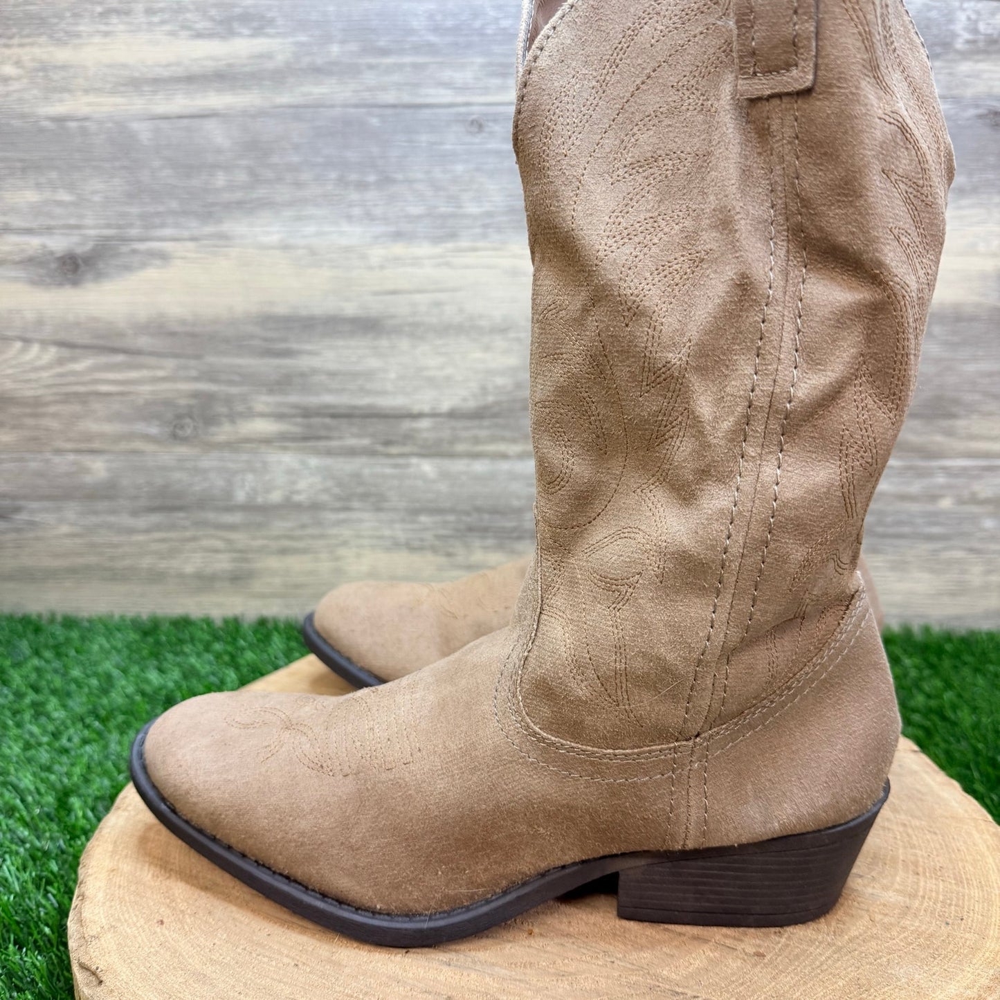 Rampage Women - Size 8M - Beige Soft Faux Suede Cowboy Boots Walden