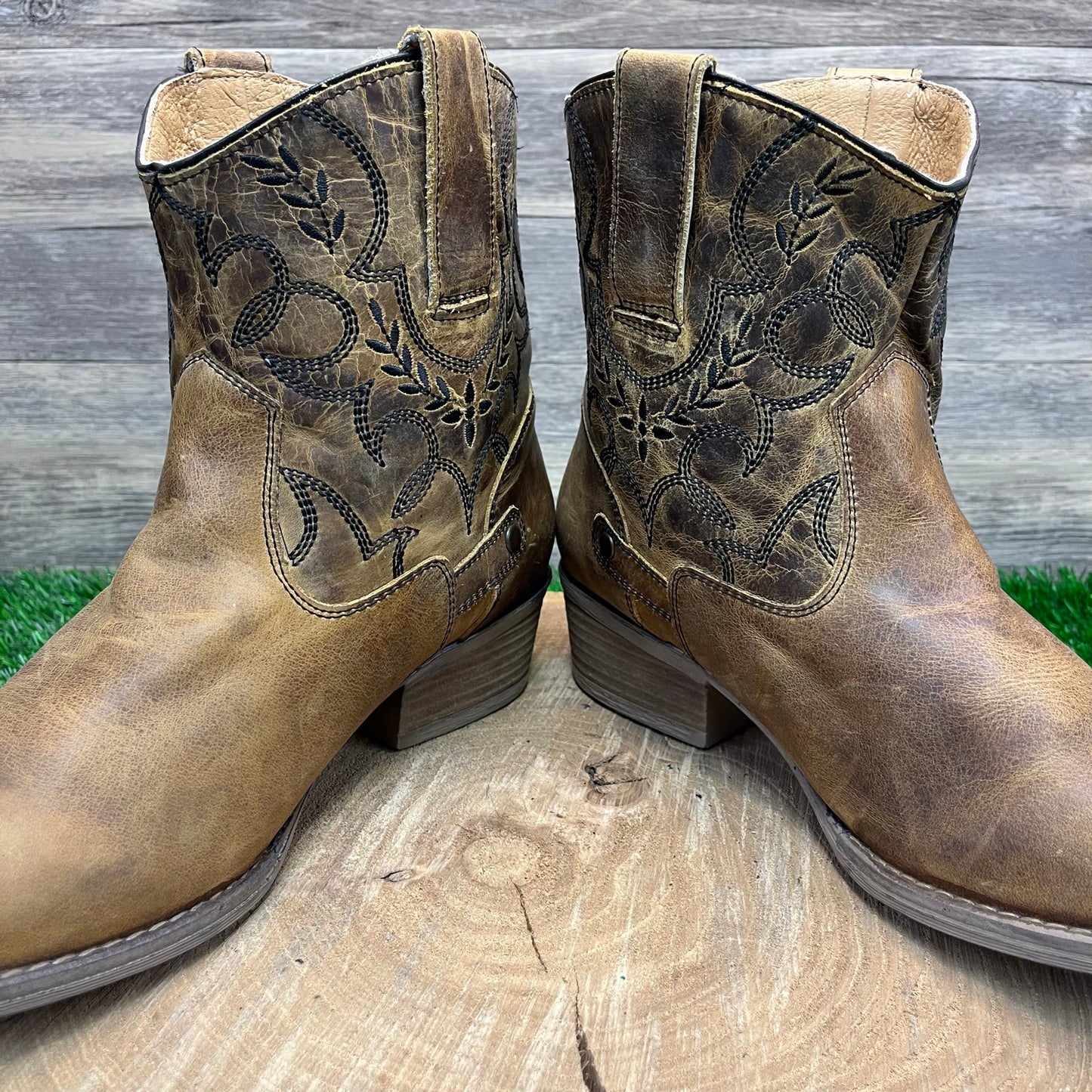 Sterling River Women - Size 9.5 10M - Distressed Brown Ankle Boots Style SR5012