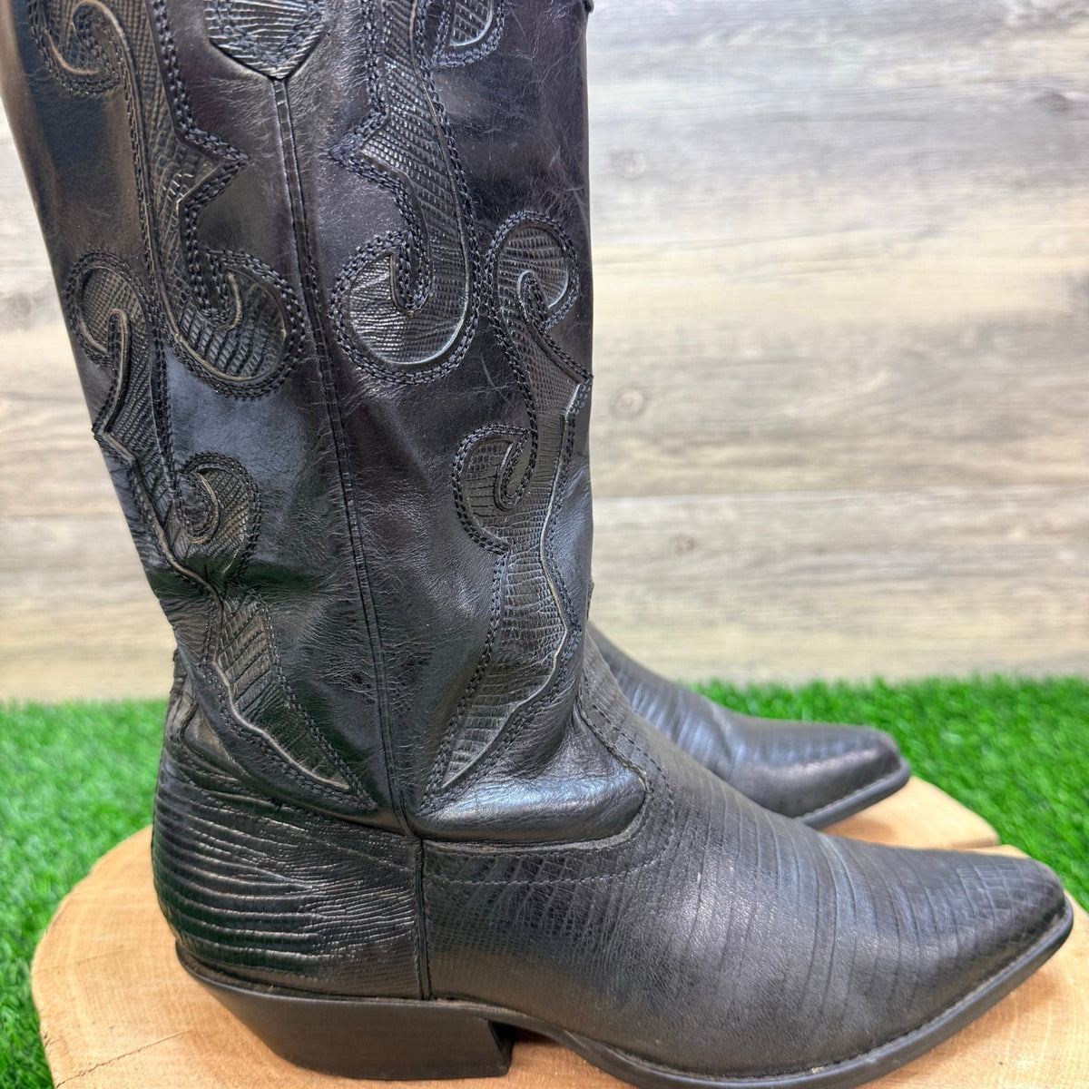 Nine West Women - Size 7.5M - Black Faux Lizard Western Cowboy Boots