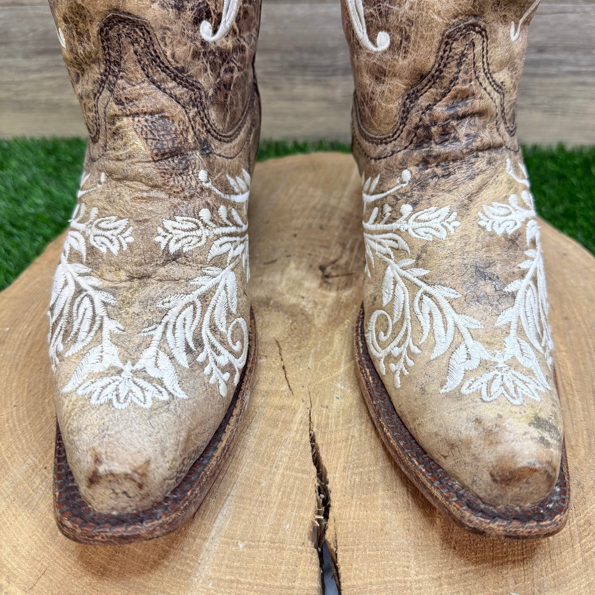 Corral Women - Size 7M - Brown / White Embroidery Cowboy Boots A3753