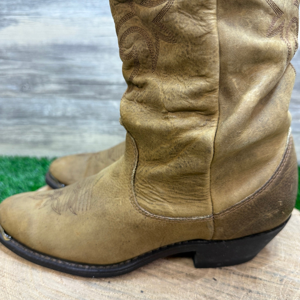 Dingo Women - Size 8.5M - Brown Slouch Toe Plate Cowboy Boots Style DI7542