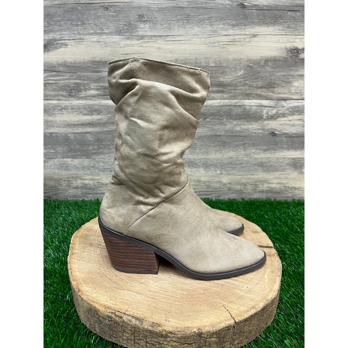 Band of Gypsies Women - Size 6 - Beige Faux Suede Boots