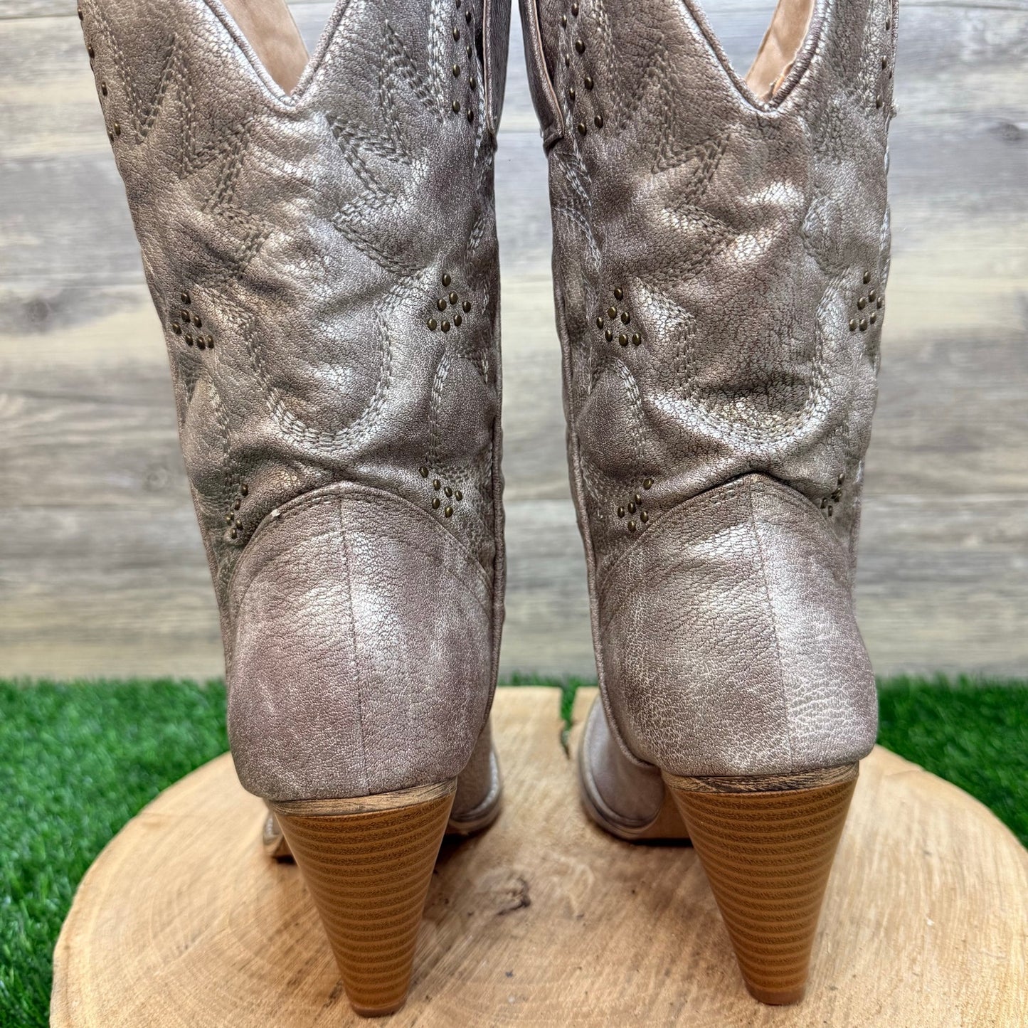 Very Volatile Women - Size 8 - Metallic Gray Faux Heeled Cowboy Boots