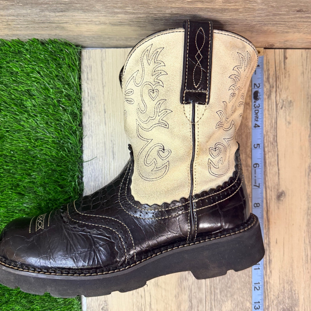 Ariat Women - Size 10B - Cream / Black Gator Print Fatbaby Cowboy Boots 14820